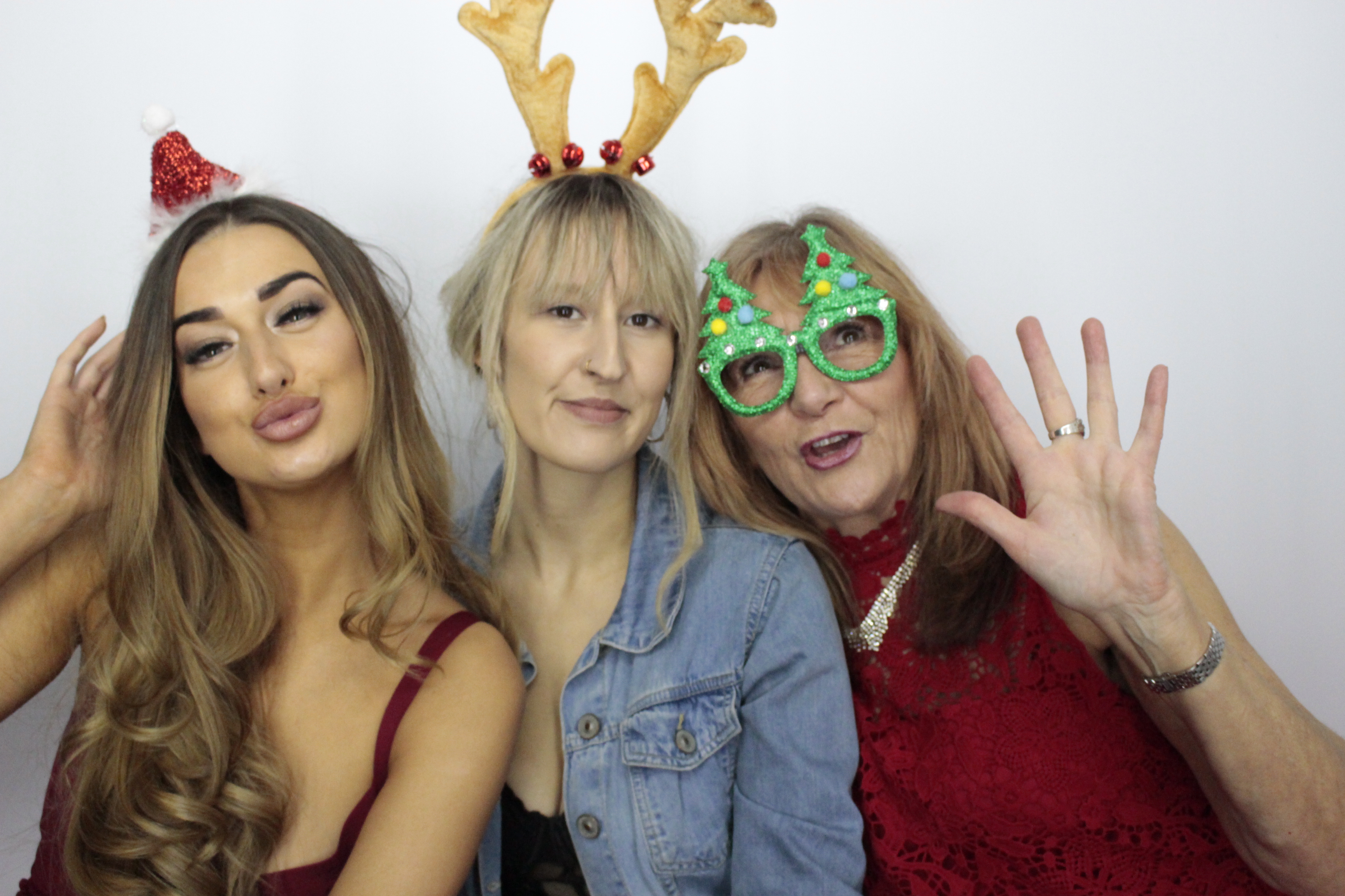 Fittleworth Medical Christmas Party | View more photos from the event at gallery.myphotoboothexperience.co.uk/u/MyPhotoBoothExperienceLtd/Fittleworth-Medical-Christmas-Party